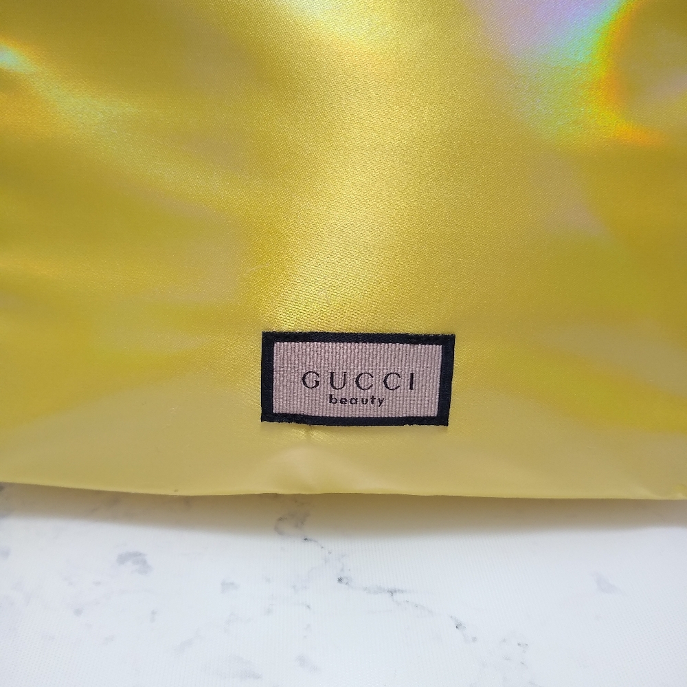 New Gucci Beauty Iridescent Yellow Pouch Clutch Bag - Picture 2 of 11